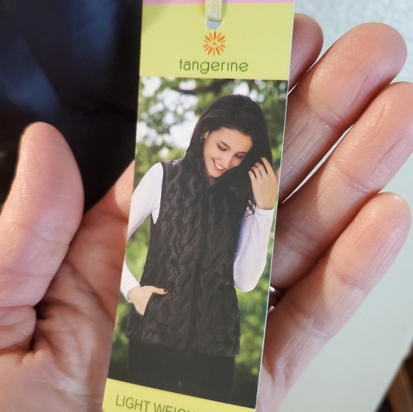 Tangerine Light Weight Puffed Black Vest - Picture 4 of 5